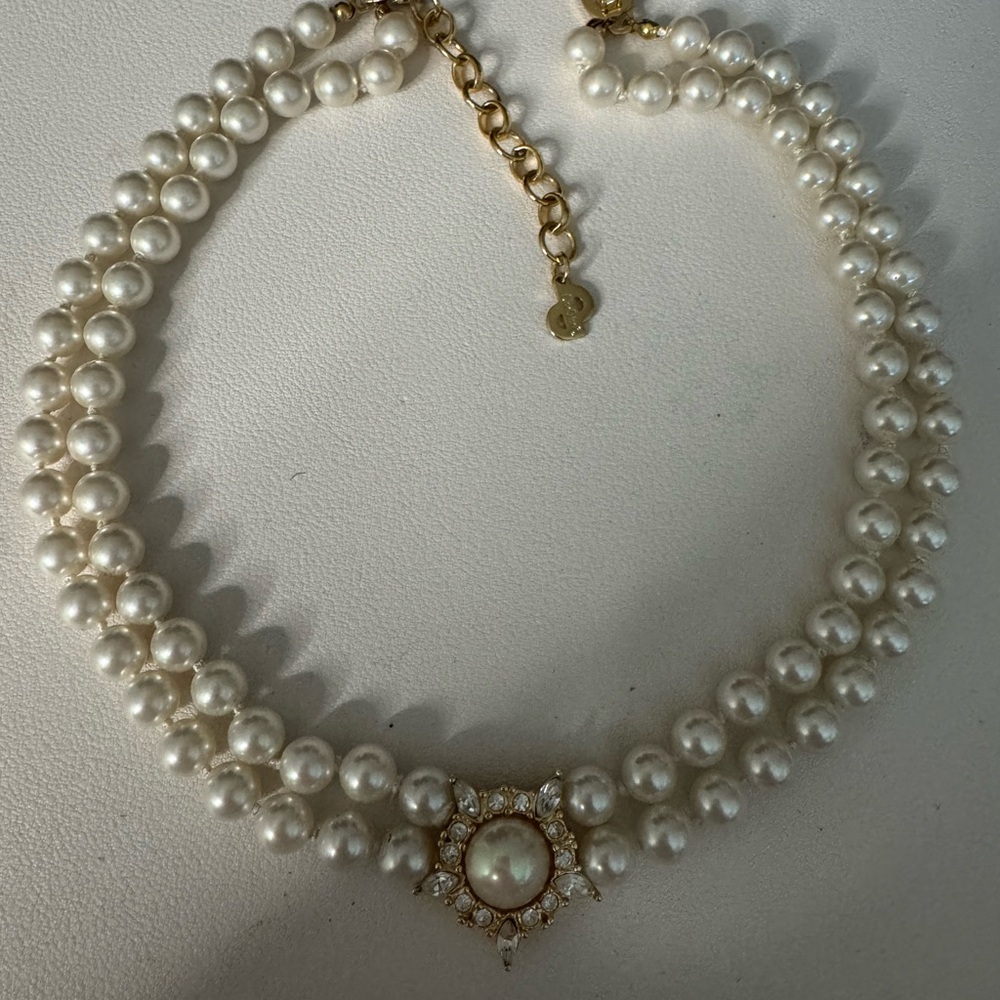 Vintage Christian Dior Pearl Necklace with Gold Accents Circa 1970 - Picture 4 of 15